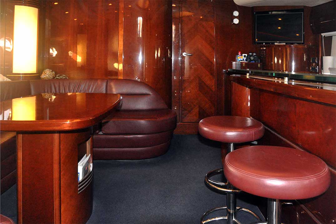 bar private yacht